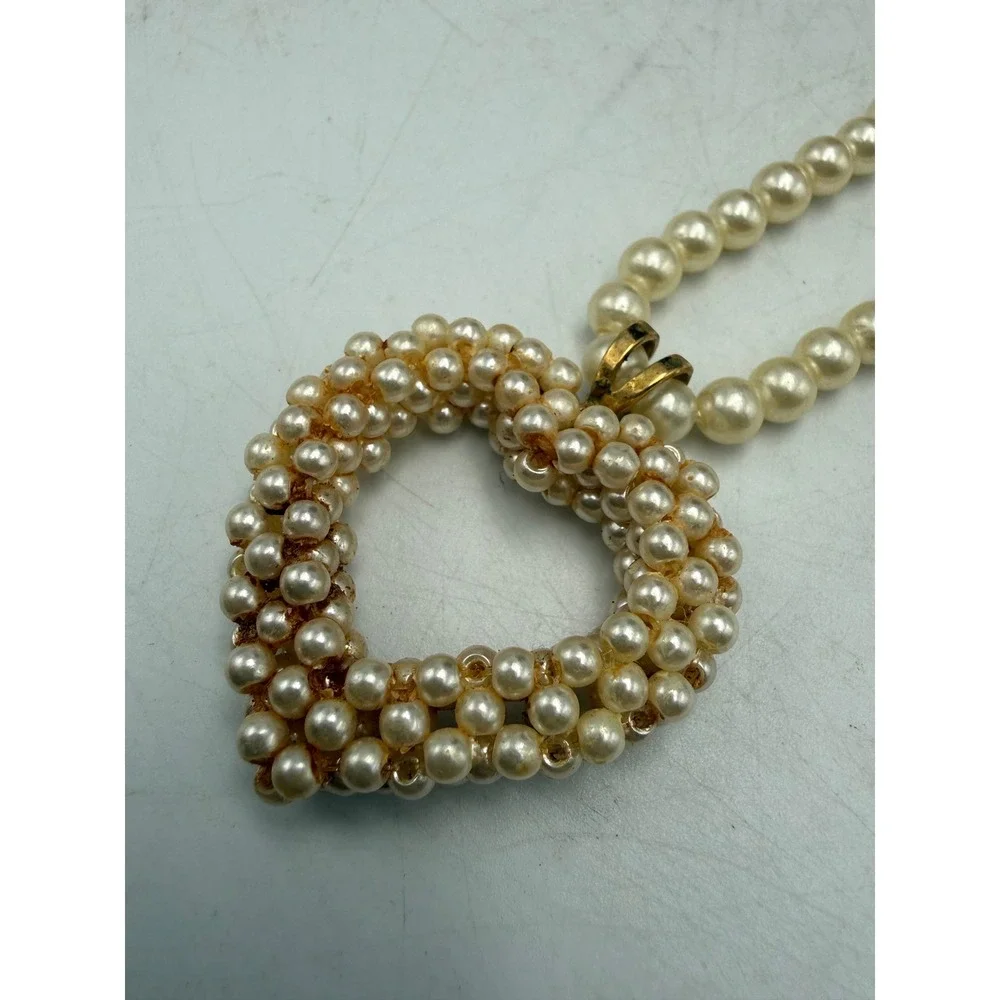 Vintage Faux Pearl Heart Pendant Necklace Cream Beaded Romantic 28 Inch Strand